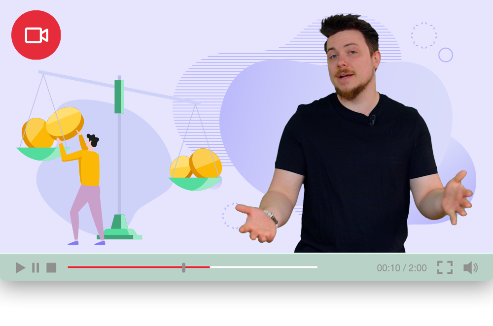 Moderator steht vor buntem Hintergrund mit Illustration von Person und übergroßer Waage.